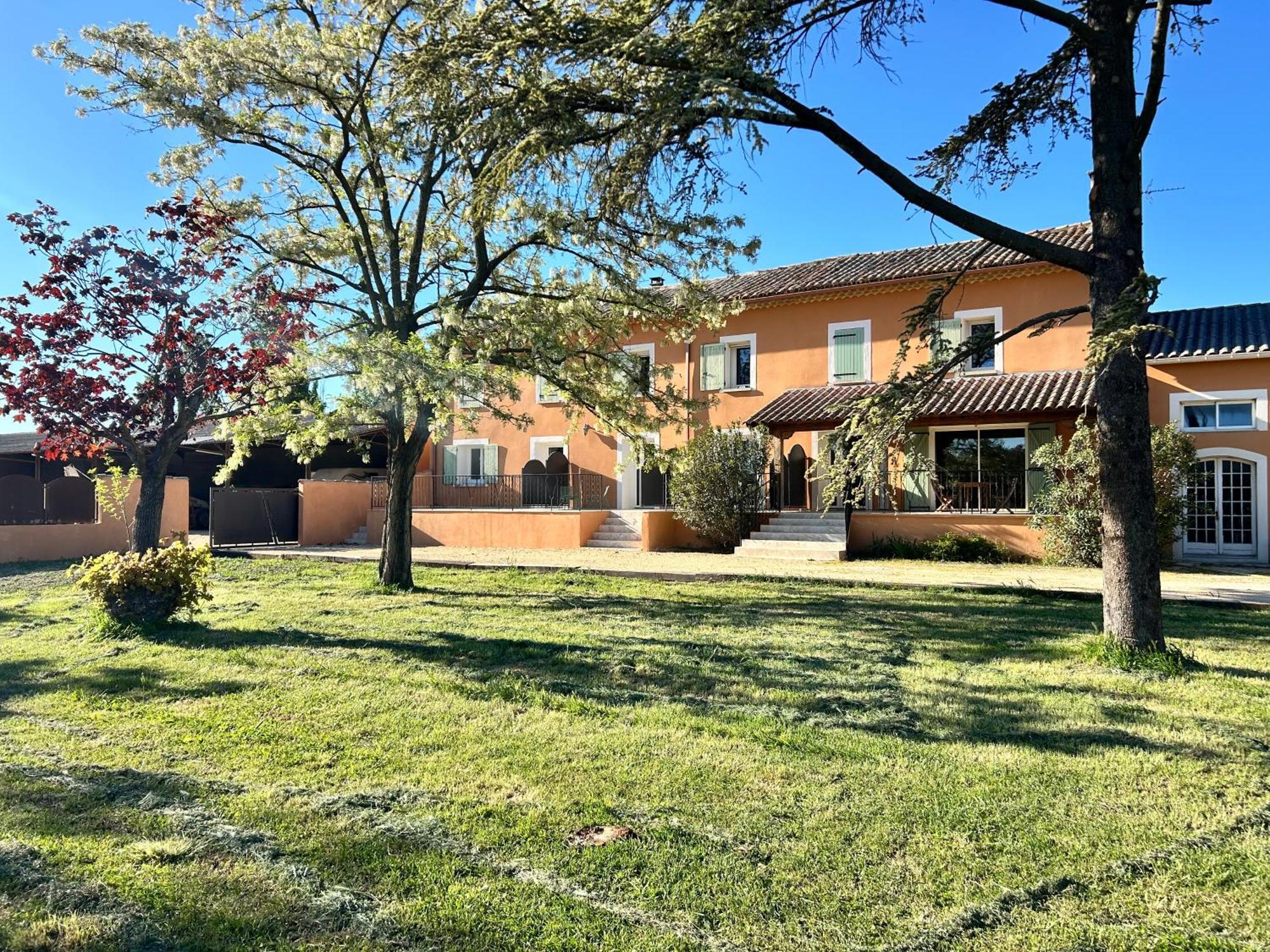 Bed and Breakfast La Capucelle Caderousse Exterior foto