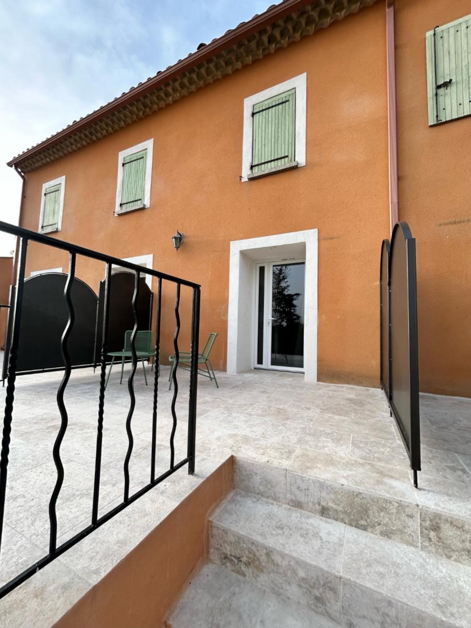 Bed and Breakfast La Capucelle Caderousse Exterior foto